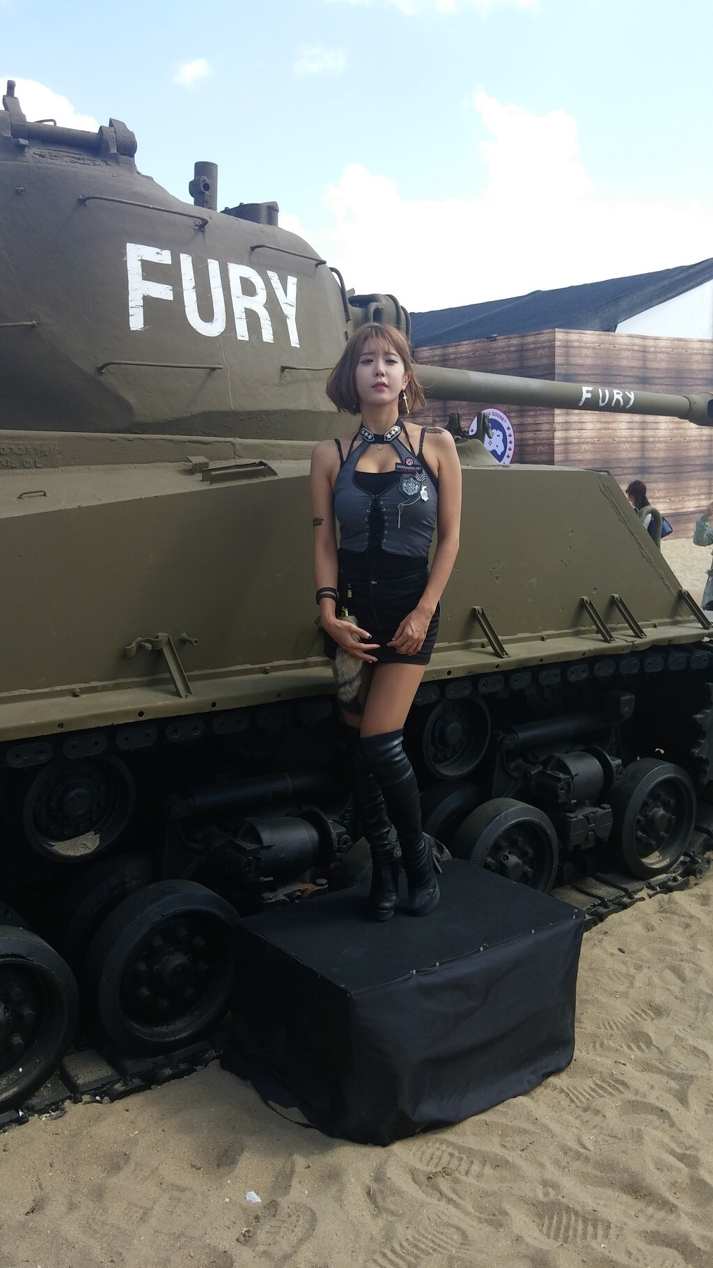 韩国顶级Showgirl许允美 釜山坦克世界 1